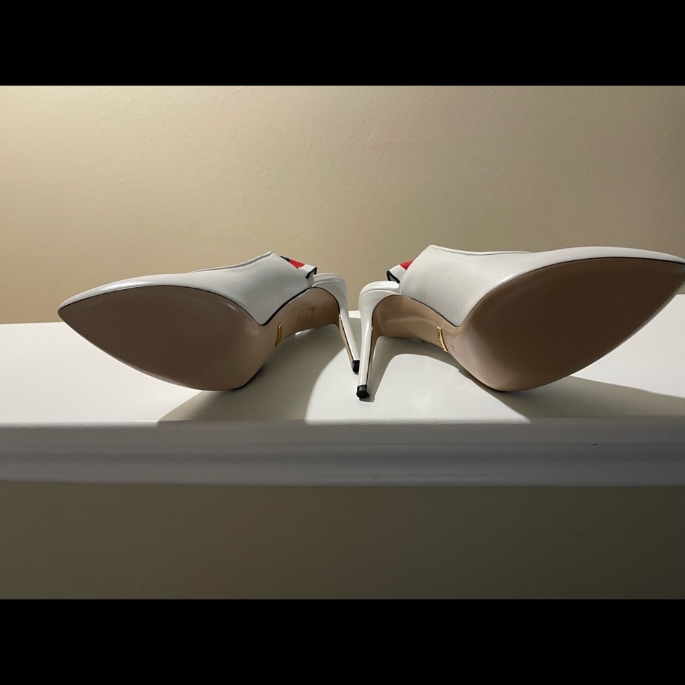 Gucci Heels White with Bee detail - Picture 5 of 6